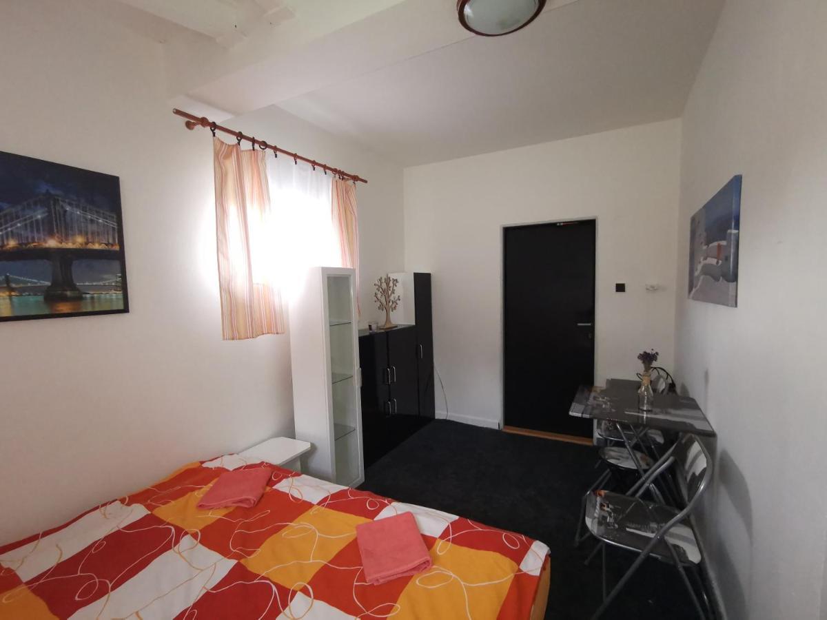 Hotel Penzion Tomy Na Pláži Frymburk Esterno foto