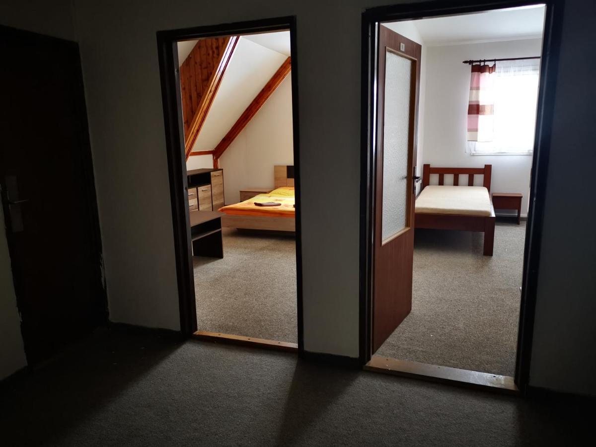 Hotel Penzion Tomy Na Pláži Frymburk Esterno foto